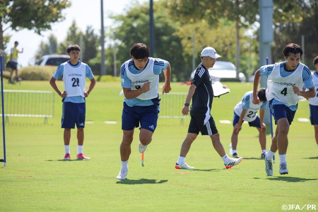 日本サッカー協会、『ブルーロック』コラボで初開催の“U-17日系選手キャンプ”に34人が参加！宮本恒靖会長がその意義を語る