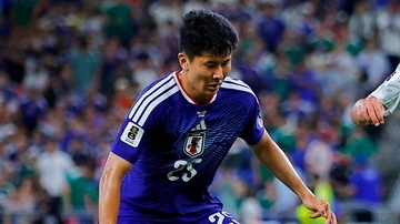 22歳日本代表新星、W杯初出場で仲良くユニフォーム交換！『激レアな足元』も海外で注目される