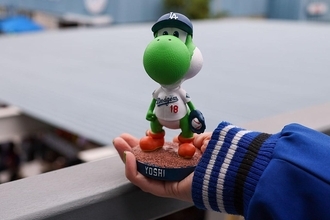 山本由伸が「ヨッシー」に！ドジャース同僚も行列を作った激レア人形