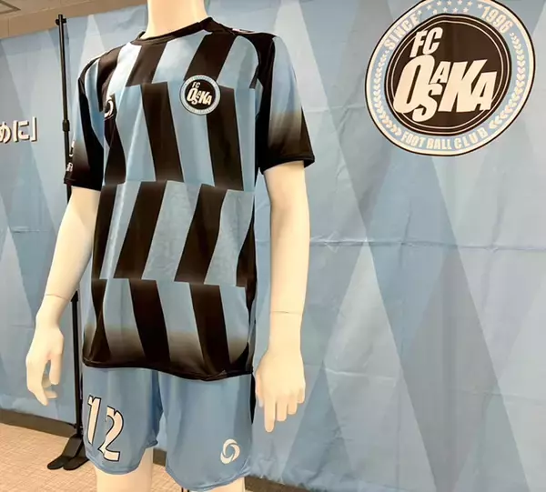 FC大阪が「コシノジュンコ」デザインの2025新ユニフォームを発表！“万博イヤー”は原点回帰の青黒ストライプに