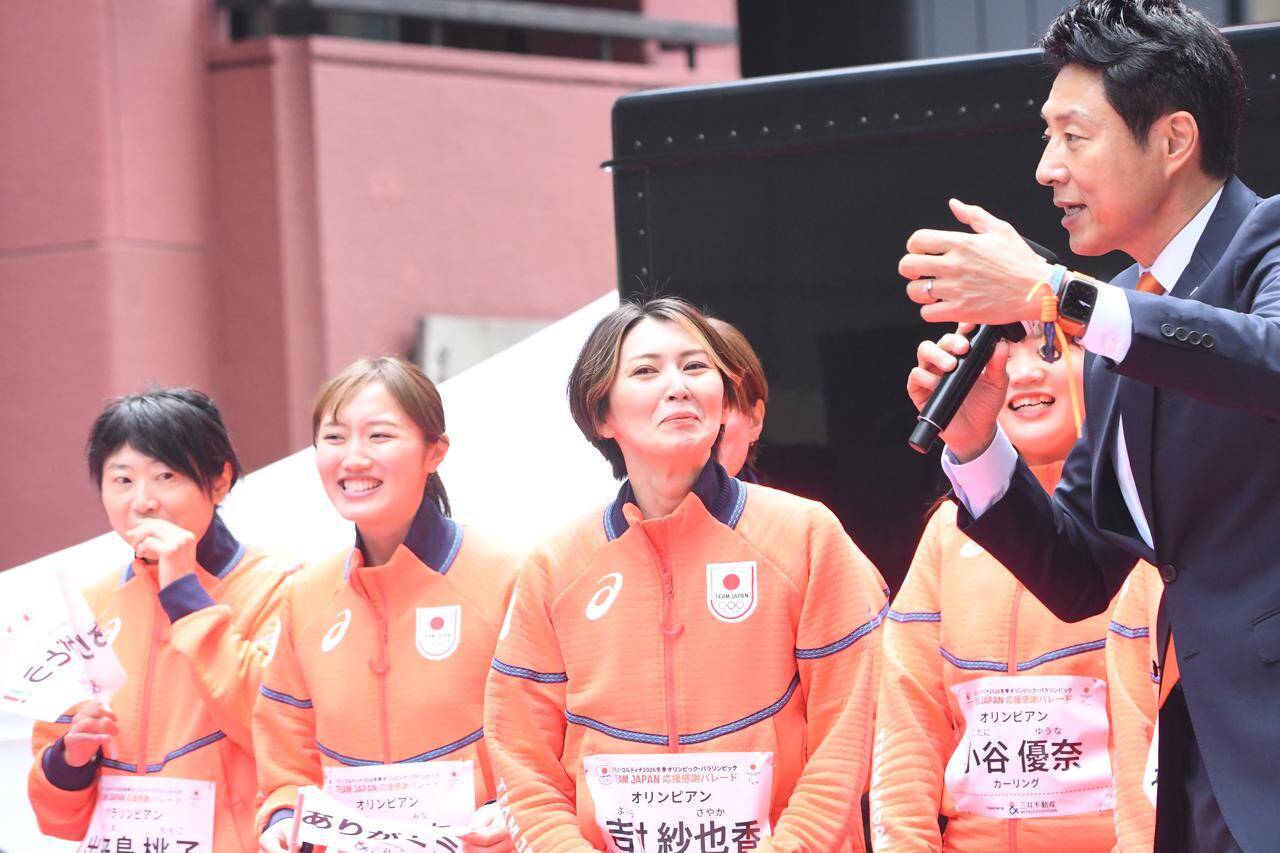 高梨沙羅の前で「僕も幸せ…」と感極まる！松岡修造、冬季五輪パラパレードでも激熱だった