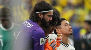 W杯敗退で涙する日本代表選手たちを慰める…ブラジル最強守護神が説明 「胸を張って帰ってほしい、並外れた戦いだった」