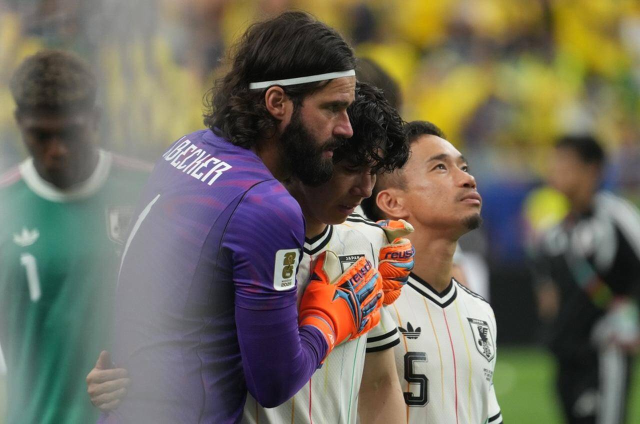 W杯敗退で涙する日本代表選手たちを慰める…ブラジル最強守護神が説明 「胸を張って帰ってほしい、並外れた戦いだった」