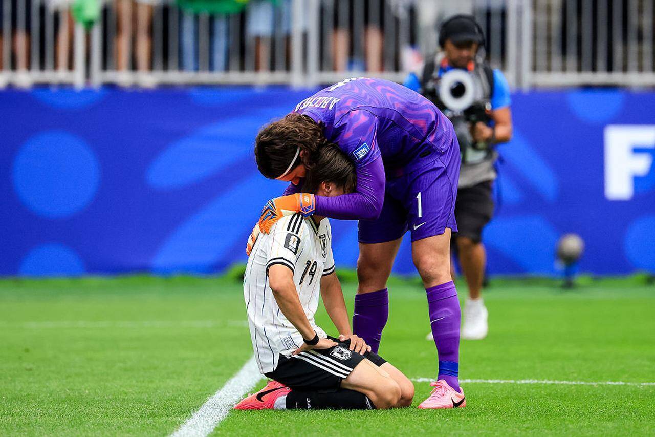 W杯敗退で涙する日本代表選手たちを慰める…ブラジル最強守護神が説明 「胸を張って帰ってほしい、並外れた戦いだった」