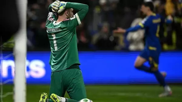 「紙をオークションに出す」イタリアとのプレーオフでドンナルンマのメモを盗んだ少年、現地で英雄に