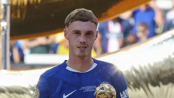 「彼女をバーベル代わりに上下動」！薬物で活動停止中の代表選手、鍛えた体力を見せつける