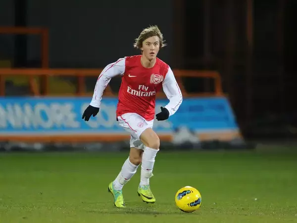 2月に昏倒した元アーセナルMFオルソン、脳血栓と診断「非常に稀な炎症状態」依然として集中治療室に入院