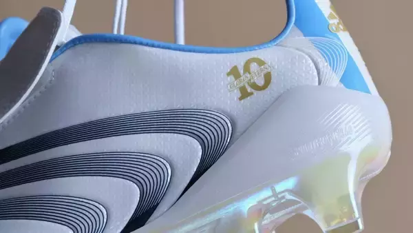 伝説の「メッシスパイク」が復刻！adidasから限定モデル『F50 TUNIT』が登場…アルゼンチン代表“次代の10番”が着用中