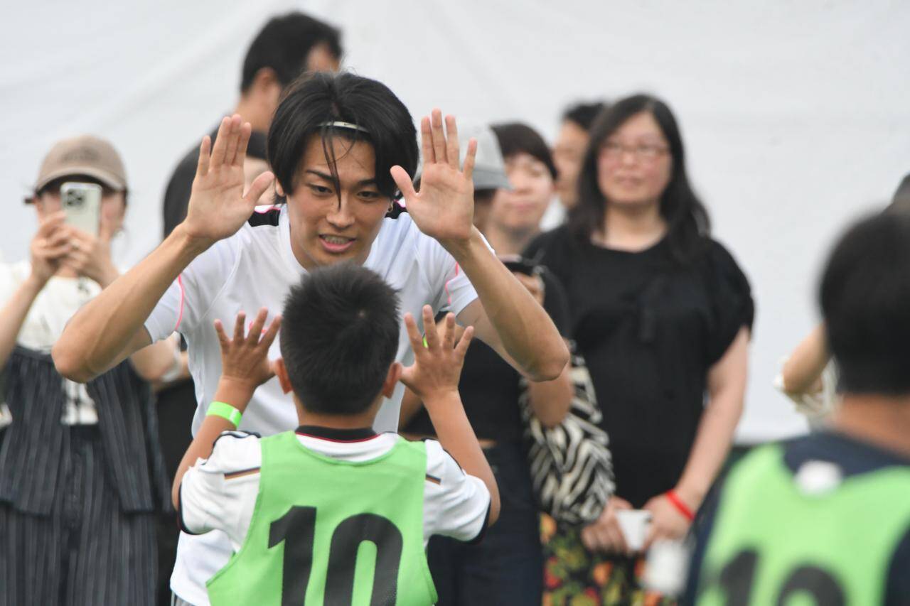 「嫌いな選手はいますか？」中村敬斗、小学生の“ド直球質問”に返した答えは