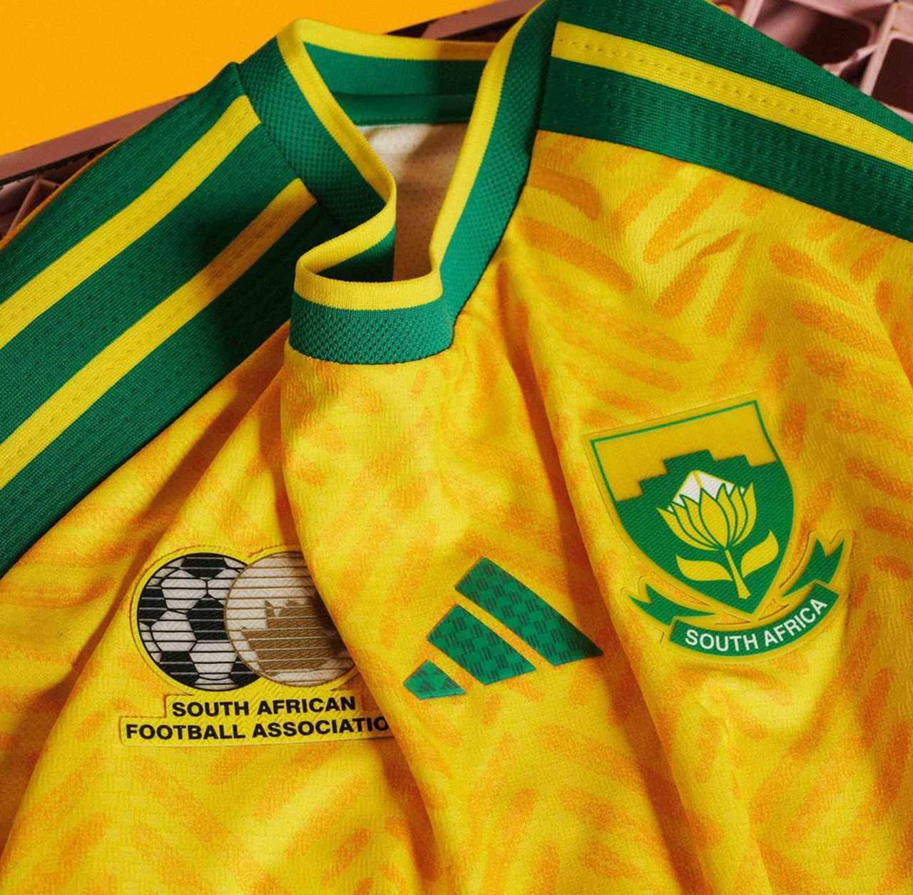 南アフリカ代表、2026W杯ユニフォームを発表！“手話”も含めた「12の公用語」デザイン