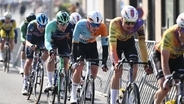 悲劇…19歳英自転車選手、レース中の事故で死亡　集団に追いつこうとして対向車両と正面衝突か