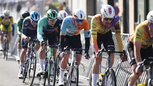 悲劇…19歳英自転車選手、レース中の事故で死亡　集団に追いつこうとして対向車両と正面衝突か