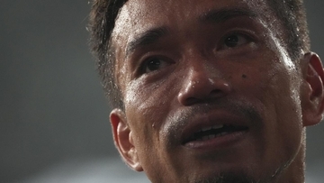 「感動的瞬間」39歳日本代表DF長友佑都、5度目のW杯選出で感謝の涙…海外でも話題
