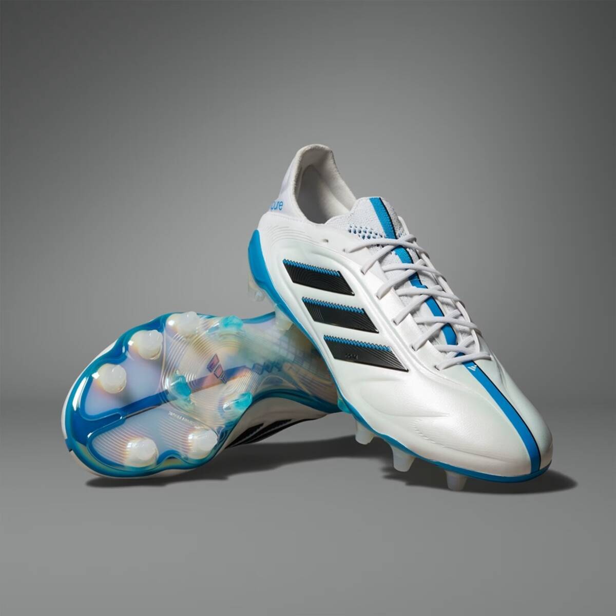アーセナルのスター選手が着用！“懐かしすぎる”adidasの新スパイクが 