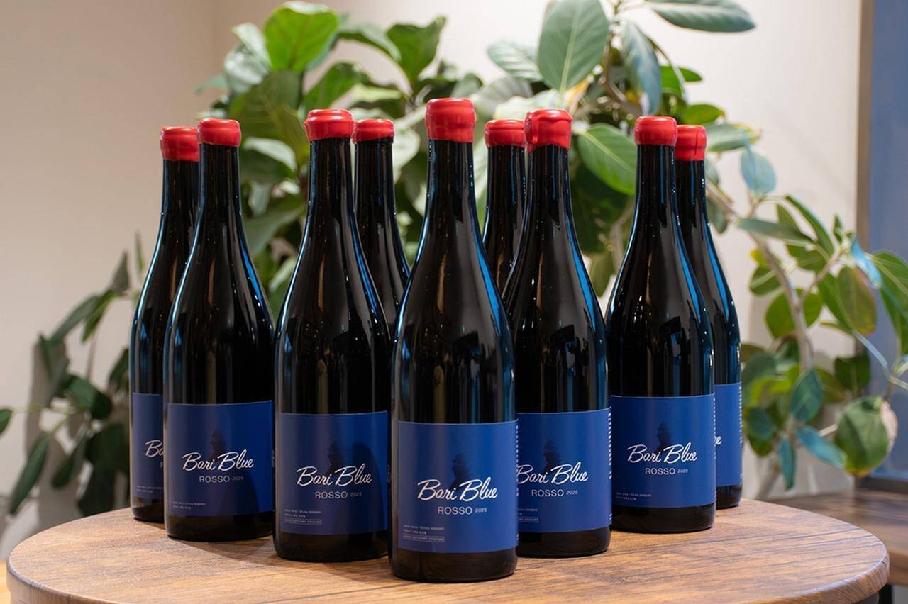 J2今治、“里山スタジアム産ワイン”『Bari Blue』がついに完成！発案は岡田武史会長…1本は「J1優勝祝勝会」のために保管へ