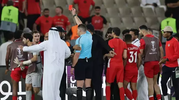 Jリーグチーム、アジア最強決定戦進出！負けた相手監督は判定に大激怒「審判のレベルが低すぎ、重大ミス」