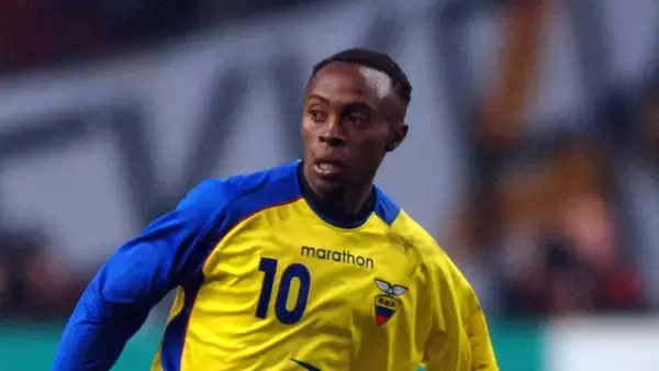 「小さな悪魔」W杯出場の名MF、武装強盗の容疑で逮捕…怒る通行人に暴行される