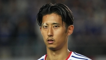 二刀流で活躍する27歳日本代表スター、世界的名門の『大失敗補強選手』に…「彼がいることは害ではないが…」と現地辛辣