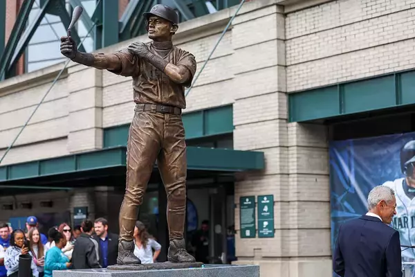 イチロー像のバット、除幕式でまさかの「ポキッ」……本人のジョーク＆マリナーズの粋な神対応とは？