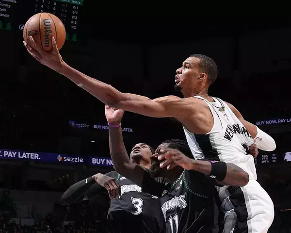 ウェンバンヤマの退場よりSNSで拡散したハーパーの表情、ファンが「真のMVP」と呼んだ理由