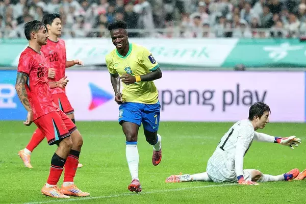 格闘家になったキングカズの息子、来日したブラジル代表の世界的スター選手と対面