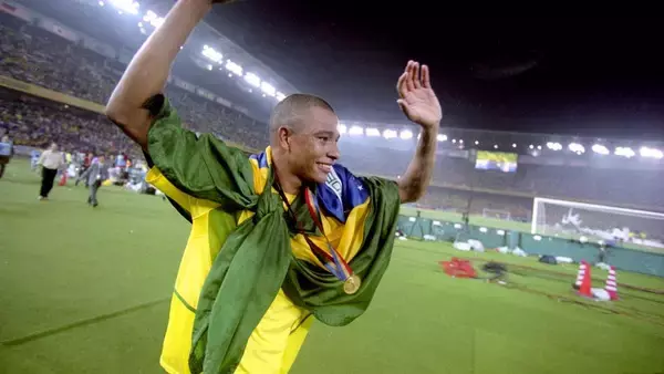 ブラジル代表のレジェンド、なぜか高市総理と2ショットする姿が見つかる