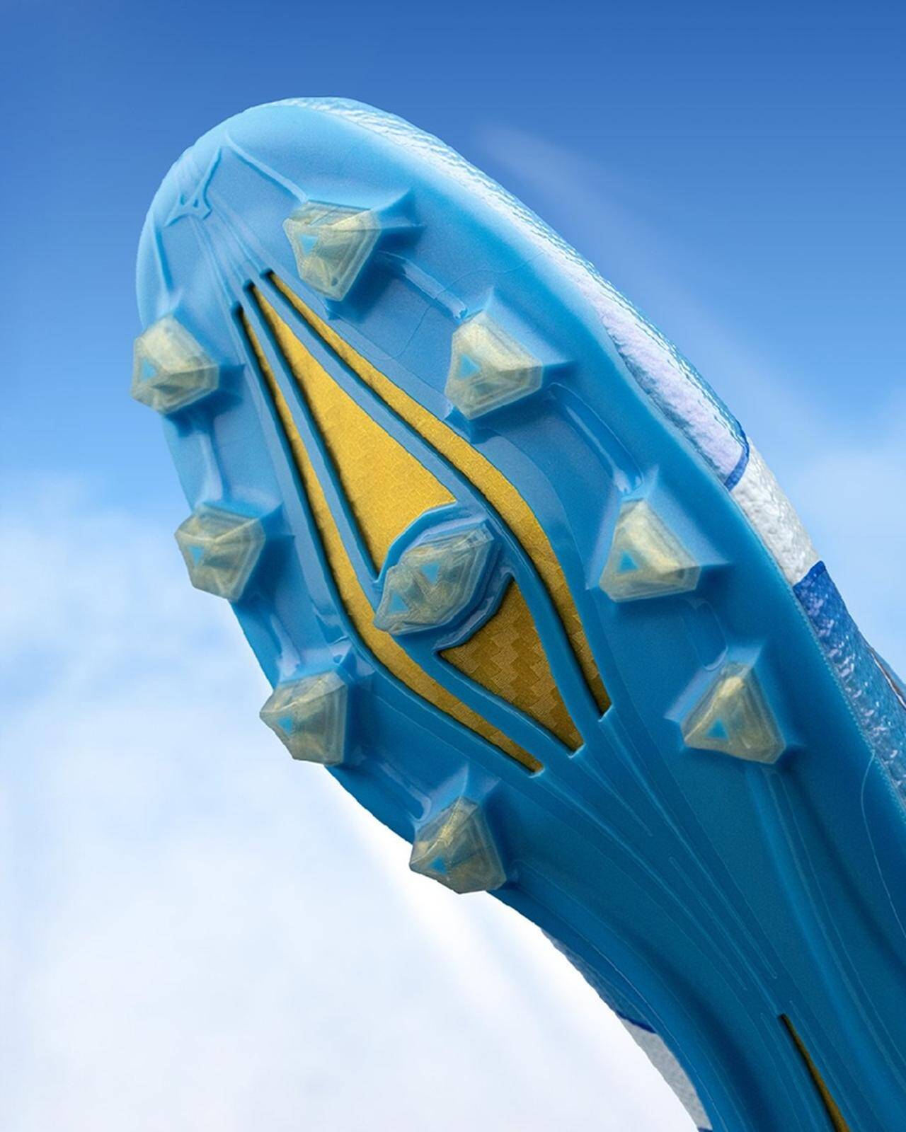 スピードを追求したミズノの最速スパイク「ミズノアルファ3」シリーズが登場！ローンチカラーは“ユニティスカイブルー”