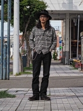 【30代からのシャツ】は、こう着こなす。 こなれ感が漂う「カジュアルコーデ」
