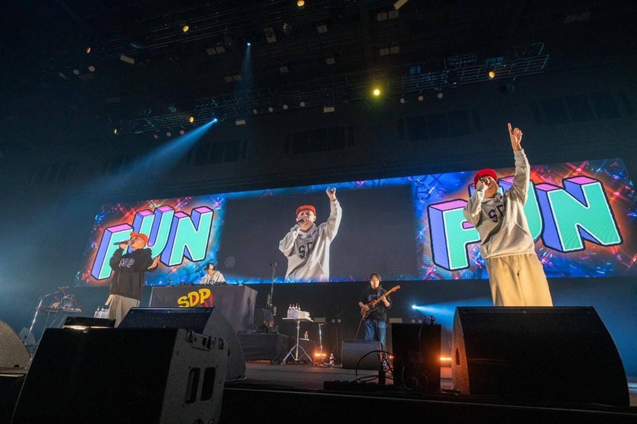 スポーツ＆プロレスの聖地で、佐野元春とスチャダラパーが魅せた熱き2日間のステージ『YOKOHAMA UNITE 音楽祭 2025』