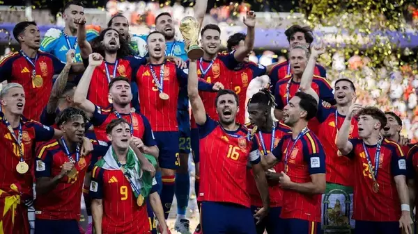W杯優勝スペイン代表、塩試合なのは強すぎるせい！？吉田麻也が吐露 「4年前によくあのチームに勝ったなぁ…」