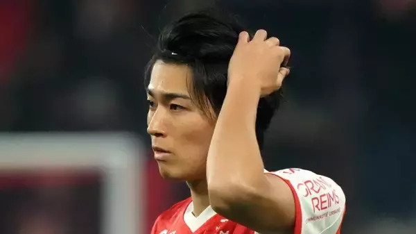 日本代表FW中村敬斗、ルイ・ヴィトンが90万円相当の『きつねバッグ』贈呈！「なかなかこういうバッグは普段持たないので…」