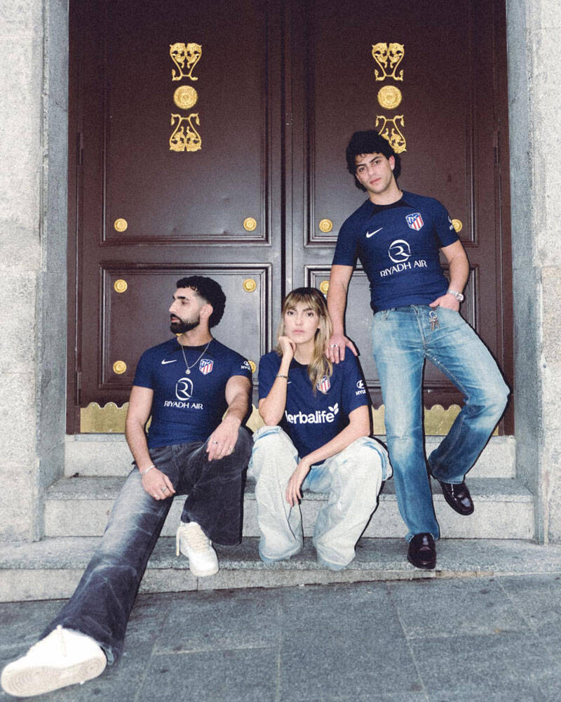 アトレティコ・マドリー、「ナイトライフ」に触発の新ユニフォームを発表　“シンプルすぎ”が賛否両論に