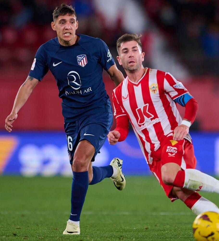 アトレティコ・マドリー、「ナイトライフ」に触発の新ユニフォームを発表　“シンプルすぎ”が賛否両論に