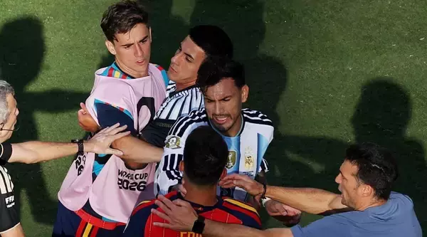 W杯決勝で乱闘のアルゼンチン代表MF、史上最悪の10試合出場停止…代表活動から約1年間追放へ