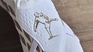 adidas、ジダンとの“30周年”を記念したスペシャルスパイクを発表！「最新プレデター」がホワイト×ゴールドに