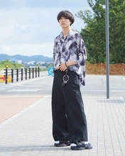 【ワイドパンツ】を今っぽく穿きこなせ。簡単でサマになる「シンプルコーデ」
