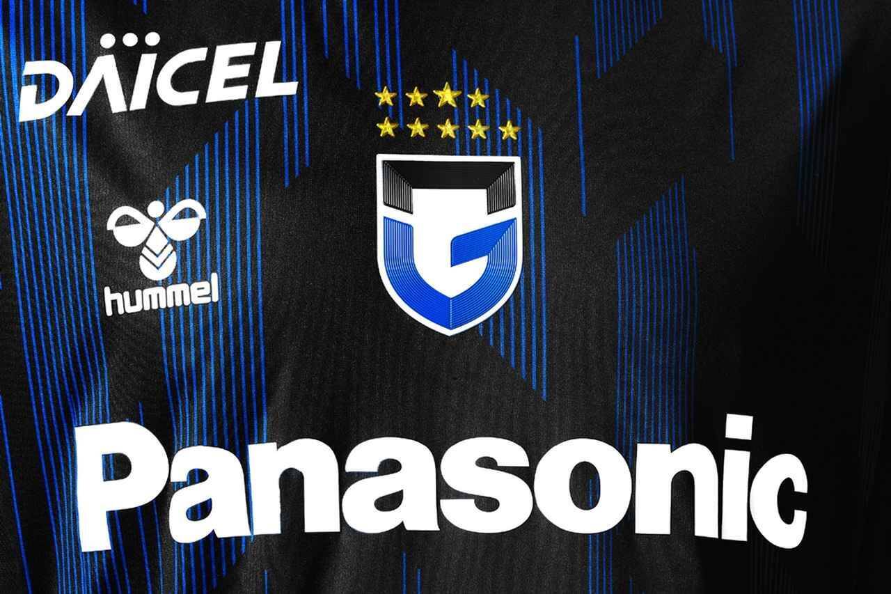 ガンバ大阪、百年構想リーグに向けた新ユニフォームを発表！クラブの象徴“ストライプ”を再解釈…宇佐美貴史「少し黒が強くなった印象」