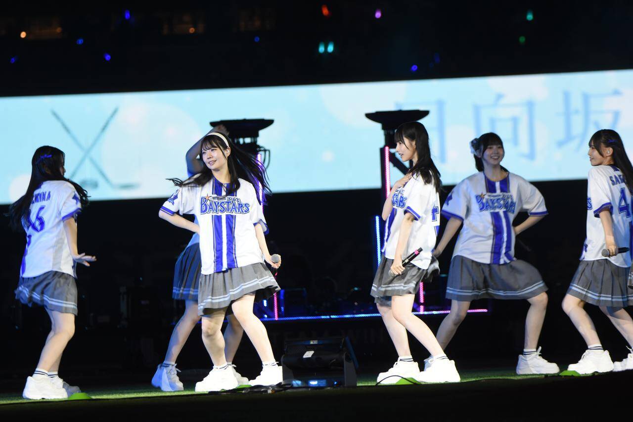日向坂46が“聖地”ハマスタで小坂菜緒、金村美玖ら全27名による迫力パフォーマンス！魔球が話題の藤嶌果歩も460点の始球式で魅了