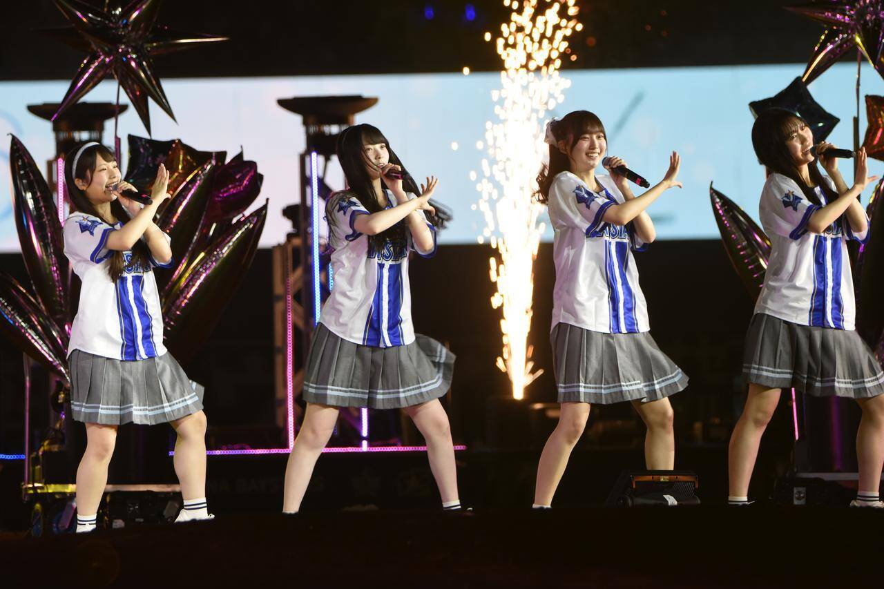 日向坂46が“聖地”ハマスタで小坂菜緒、金村美玖ら全27名による迫力パフォーマンス！魔球が話題の藤嶌果歩も460点の始球式で魅了