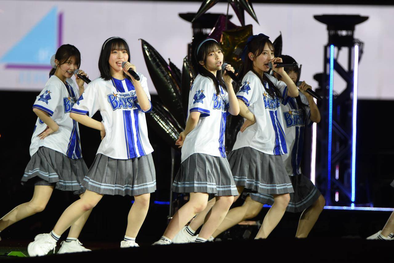 日向坂46が“聖地”ハマスタで小坂菜緒、金村美玖ら全27名による迫力パフォーマンス！魔球が話題の藤嶌果歩も460点の始球式で魅了