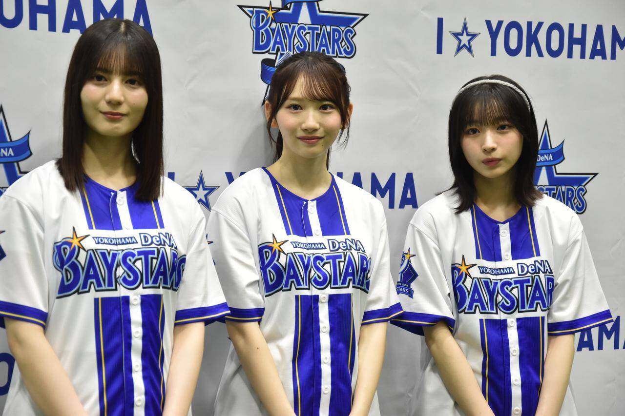 日向坂46が“聖地”ハマスタで小坂菜緒、金村美玖ら全27名による迫力パフォーマンス！魔球が話題の藤嶌果歩も460点の始球式で魅了