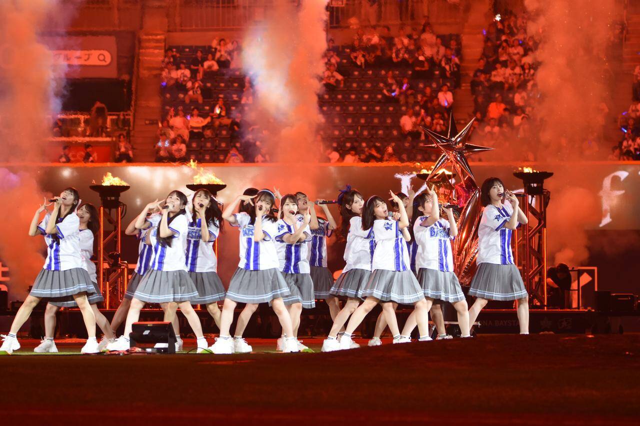 日向坂46が“聖地”ハマスタで小坂菜緒、金村美玖ら全27名による迫力パフォーマンス！魔球が話題の藤嶌果歩も460点の始球式で魅了