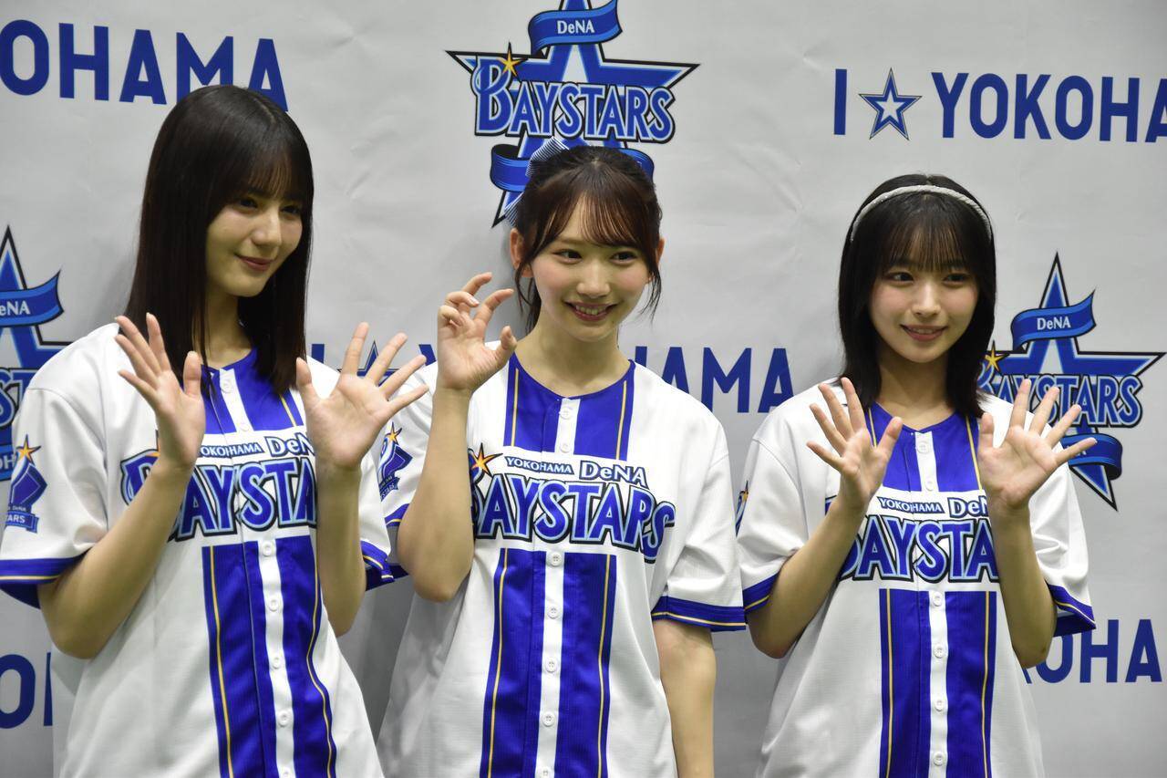 日向坂46が“聖地”ハマスタで小坂菜緒、金村美玖ら全27名による迫力パフォーマンス！魔球が話題の藤嶌果歩も460点の始球式で魅了