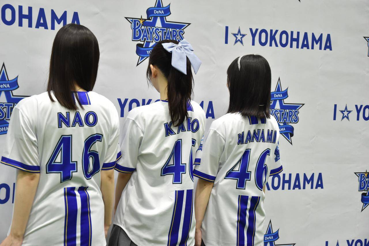 日向坂46が“聖地”ハマスタで小坂菜緒、金村美玖ら全27名による迫力パフォーマンス！魔球が話題の藤嶌果歩も460点の始球式で魅了