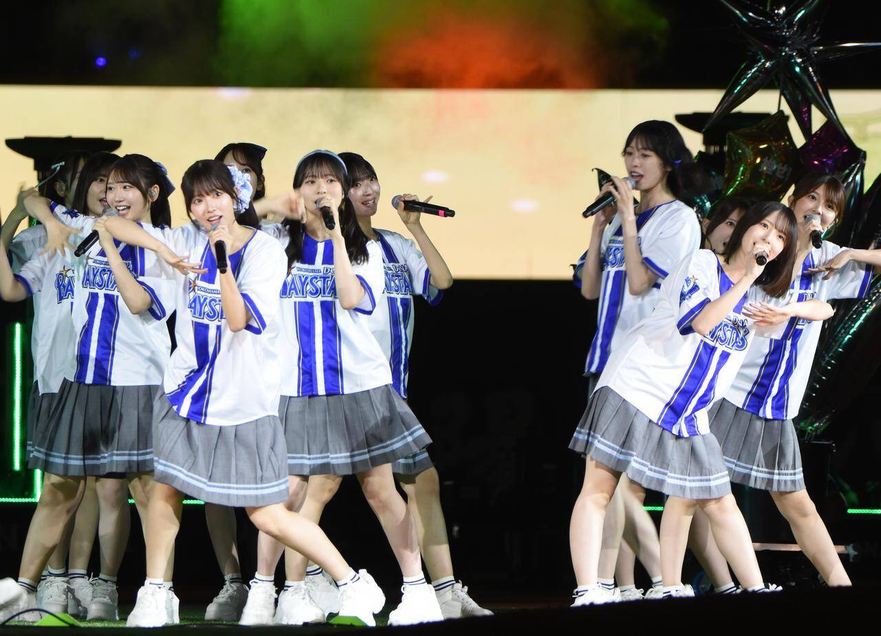 日向坂46が“聖地”ハマスタで小坂菜緒、金村美玖ら全27名による迫力パフォーマンス！魔球が話題の藤嶌果歩も460点の始球式で魅了