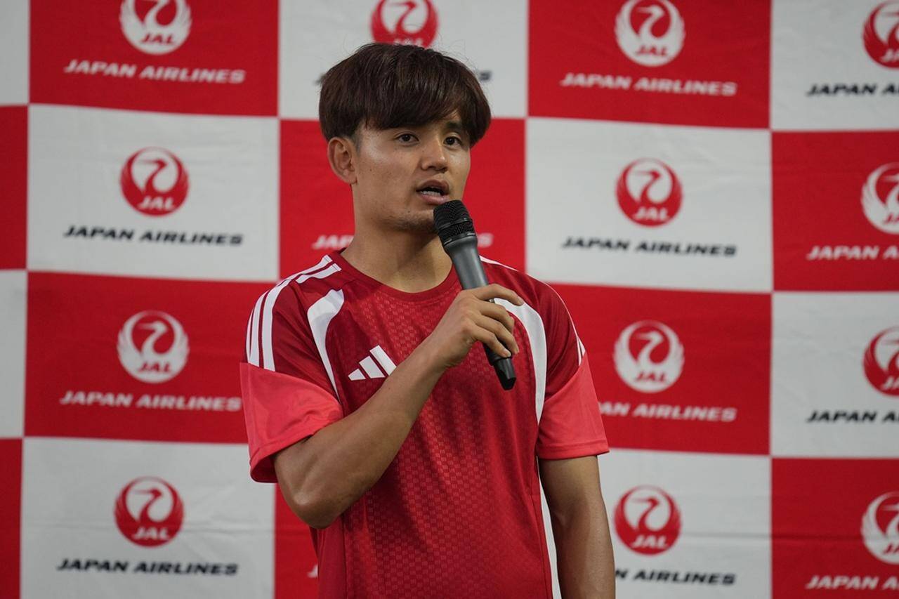 久保建英、思い出のグラウンドでJALとサッカークリニック開催！良いパスを出す秘訣は「受け手が次に何をしたいかを考えること」