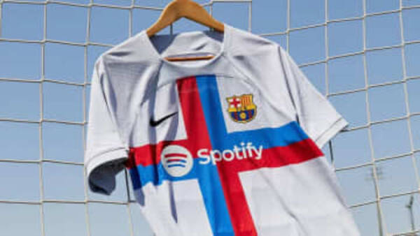 バルセロナ 十字勲章30周年 の22 23新サードユニフォーム発表 色は 復活のグレー 22年8月25日 エキサイトニュース