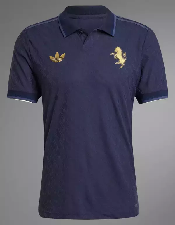 懐かしの馬エンブレムが登場！ユヴェントス、新サードユニフォームは「無限の宇宙と輝く月」を表現