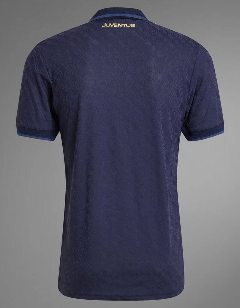 懐かしの馬エンブレムが登場！ユヴェントス、新サードユニフォームは「無限の宇宙と輝く月」を表現