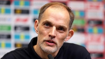 イングランド代表監督、野球ユニ姿で始球式に登場！ケインらスター選手も試合観戦